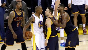 Andre Iguodala ir Matthew Dellavedova