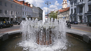 Vilniaus Rotušės aikštėje pradėjo veikti fontanas