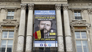 Už Olivier Vandecasteele išslaivinimą pasisakantys plakatai Belgijoje