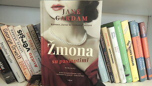 Jane Gardam romanas &bdquo;Žmona su paslaptimi&ldquo;