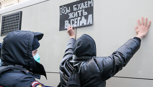 Protestas prie teismo