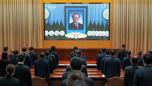 Kinijos komunistų partijos nariai išreiškia pagarbą buvusiam Kinijos prezidentui