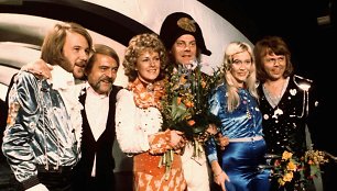 ABBA švenčia pergalę „Eurovizijoje“ 1974-aisiais