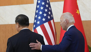 J.Bidenas ir Xi Jinpingas susitikimo pradžioje