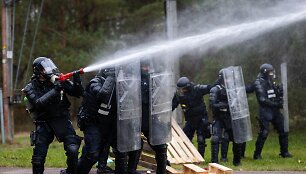 Pratybos Antavilių vandens stotyje / Robertas Riabovas/BNS nuotr.