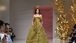 &bdquo;Guo Pei&ldquo; 2016 m. pavasario-vasaros kolekcijos modelis