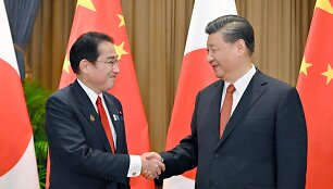 Japonijos ministras pirmininkas F.Kishida ketvirtadienį pirmą kartą asmeni&scaron;kai susitiko su Kinijos prezidentu Xi Jinpingu
