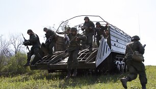 Ukrainos separatistų karinės pratybos netoli Luhansko