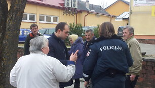 Rinkimai Lazdijų rajone: masiniai pavėžėjimai, plakatų plė&scaron;ymas, neblaivūs balsuotojai