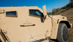 JAV kompanijos šarvuoto visureigio L-ATV galimybių demonstracija Gaižiūnų poligone