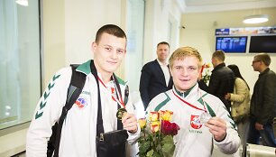 Į Lietuvą sugrįžo kelialapius į olimpines žaidynes i&scaron;kovoję boksininkai Eimantas Stanionis ir Evaldas Petrauskas