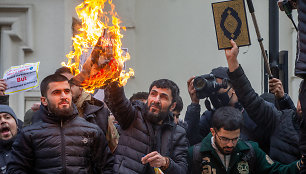 Protestas prie Švedijos ambasados Londone