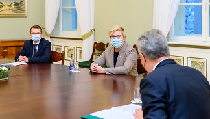 Prezidentas susitiko su Ministre Pirmininke Ingrida Šimonyte ir sveikatos apsaugos ministru Arūnu Dulkiu