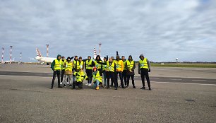 Aviacijos srities studijų programas baigė pirmoji absolventų laida