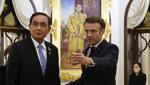 Prancūzijos prezidentas E.Macronas ir Tailando ministru pirmininku Prayut Chan-o-cha APEC organizacijos viršūnių susitikime