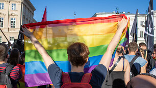 Var&scaron;uvoje įvyko konkuruojantys mitingai dėl LGBT teisių