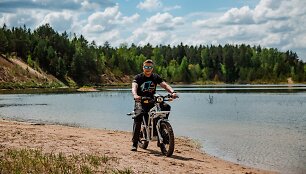 &bdquo;Auto Bild Lietuva&ldquo; išbandė bekelei skirtą elektrinį motorolerį