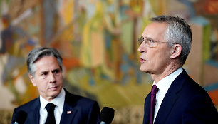 JAV valstybės sekretorius Antony Blinkenas ir NATO vadovas Jensas Stoltenbergas