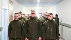 &Scaron;auktinių savanorių pirmoji diena