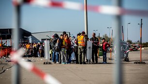 Migrantai kerta Vengrijos &ndash; Austrijos sieną