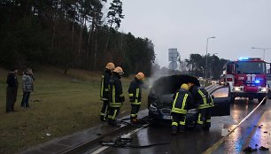 Oslo gatvėje užsidegė automobilis