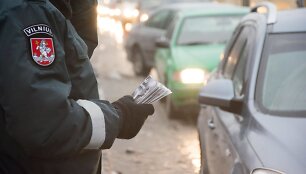 Tarptautinės Antikorupcijos dienos i&scaron;vakarėse Vilniuje surengta akcija &bdquo;Ky&scaron;is i&scaron;purvina&ldquo;