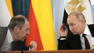 Rusijos užsienio reikalų ministras Sergejus Lavrovas ir Rusijos lyderis Vladimiras Putinas