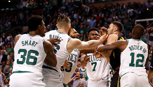 Larry Nance'o ir Marcuso Morriso konfliktas