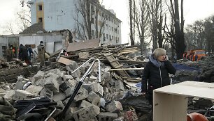 Rytų Ukrainoje nesiliaujant susirėmimams Kijevas pra&scaron;o pagalbos kovoje su Rusija