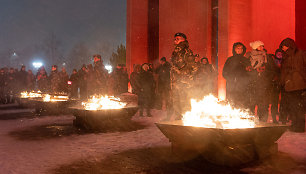 Atminimo laužų uždegimo ceremonija Nepriklausomybės aikštėje