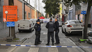 Belgijos pareigūnai tiria vietą, kur ketvirtadienį buvo pasikėsinta į du policininkus