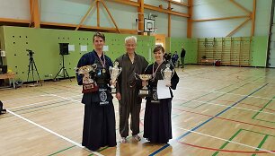 Raminta Girdzijauskaitė ir Mykolas Maciulevičius i&scaron; Vilniaus Universiteto kendo klubo i&scaron;kovojo pirmąsias vietas,