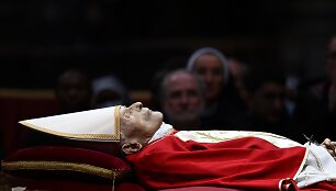 Popiežius Benediktas XVI pa&scaron;arvotas Vatikane 