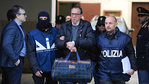 Italijoje suimtas tris dešimtmečius besislapstęs mafijos bosas M.Messina Denaro