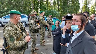 Žydų piligrimai prie sienos su Ukraina Baltarusija