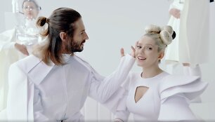 &bdquo;Baby blue&ldquo; dainos vaizdo klipo filmavimo akimirka