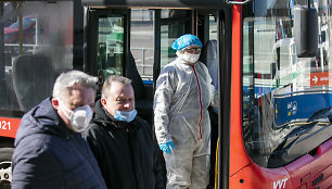 Specialiosios tarnybos ir autobusai laukia atvykstančių keleivių