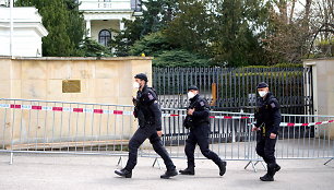 Čekijos policija prie Rusijos ambasados Prahoje