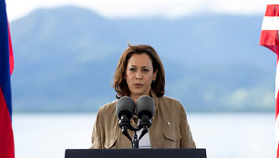 JAV viceprezidentė Kamala Harris Filipinų Pakrantės apsaugos laive Puerto Prinsesoje