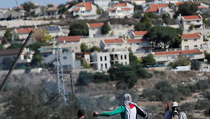 Žydų nausėdija ir palestiniečių protestuotojai