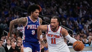 Jalenas Brunsonas (de&scaron;inėje) ir Kelly Oubre jaunesnysis (kairėje)