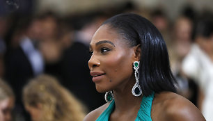 Besilaukianti Serena WIlliams apsilankė mados parodoje Niujorke