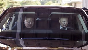 Šiaurės Korėjos prezidentas Kim Jong Unas ir Rusijos prezidentas Vladimiras Putinas