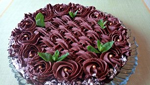 Kakavinis  Reginos varškės - maskarponės pyragas su džiovintomis slyvomis ir šokoladiniu ganašu