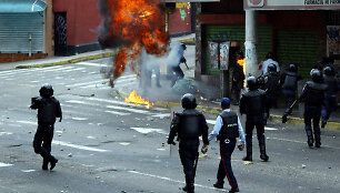 Venesueloje tęsiasi protestai prie&scaron; prezidento N.Maduro režimą