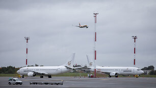 Lietuvos vėliavos spalvomis nudažyto lėktuvo &bdquo;Airbus A220-300&ldquo; pasitikimas Vilniaus oro uoste