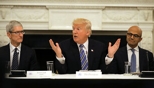Timas Cookas, Donaldas Trumpas, Satya Nadella