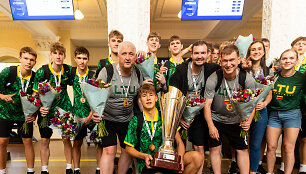 Lietuvos U16 vaikinų rinktinės sutiktuvės Vilniaus oro uoste