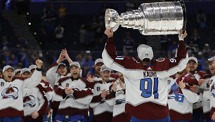 „Colorado Avalanche“ iškovojo Stenlio taurę