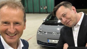 „VW“ vadovas Herbertas Diessas ir „Tesla“ vadovas Elonas Muskas